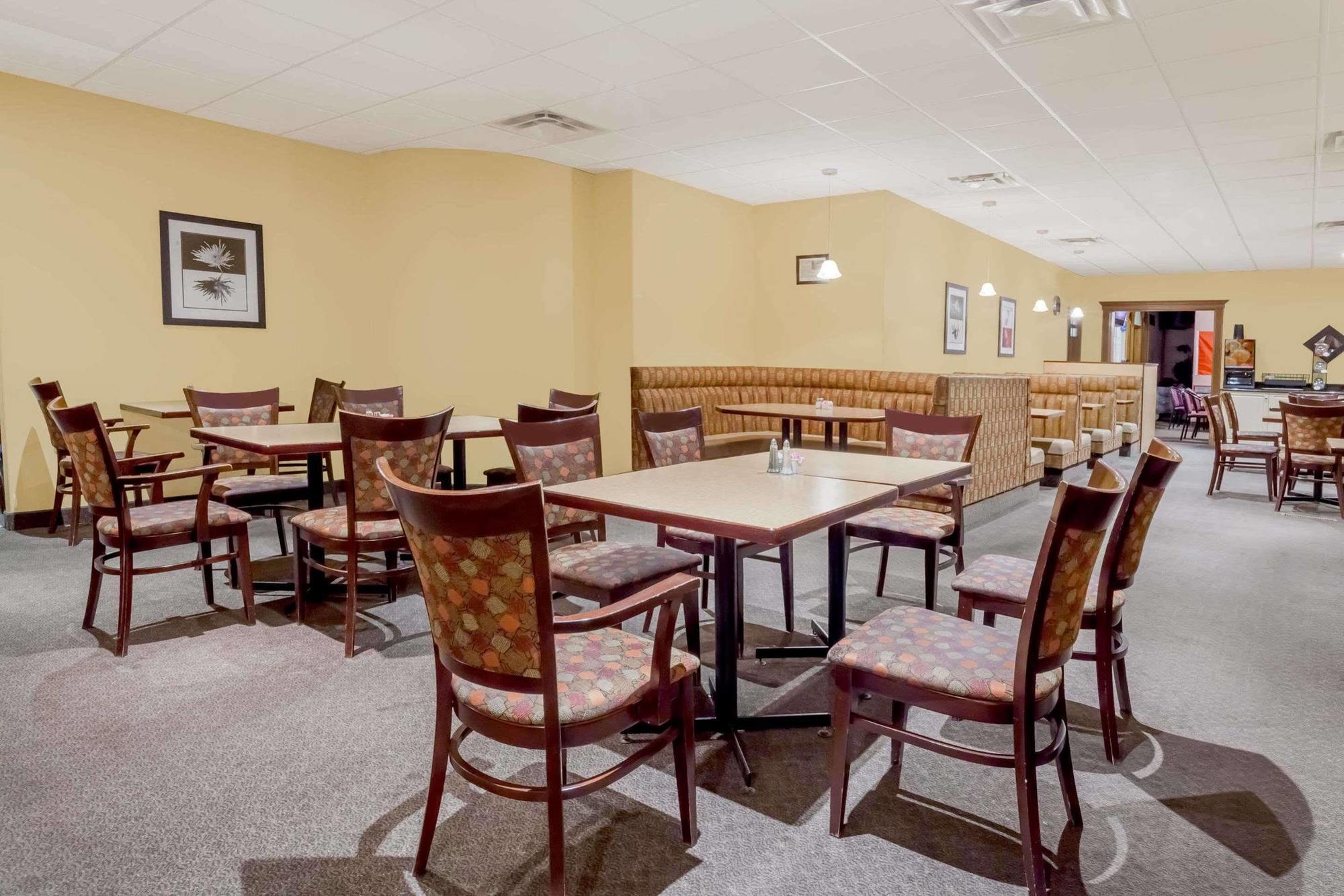 Ramada By Wyndham Yorkton Hotel ภายนอก รูปภาพ