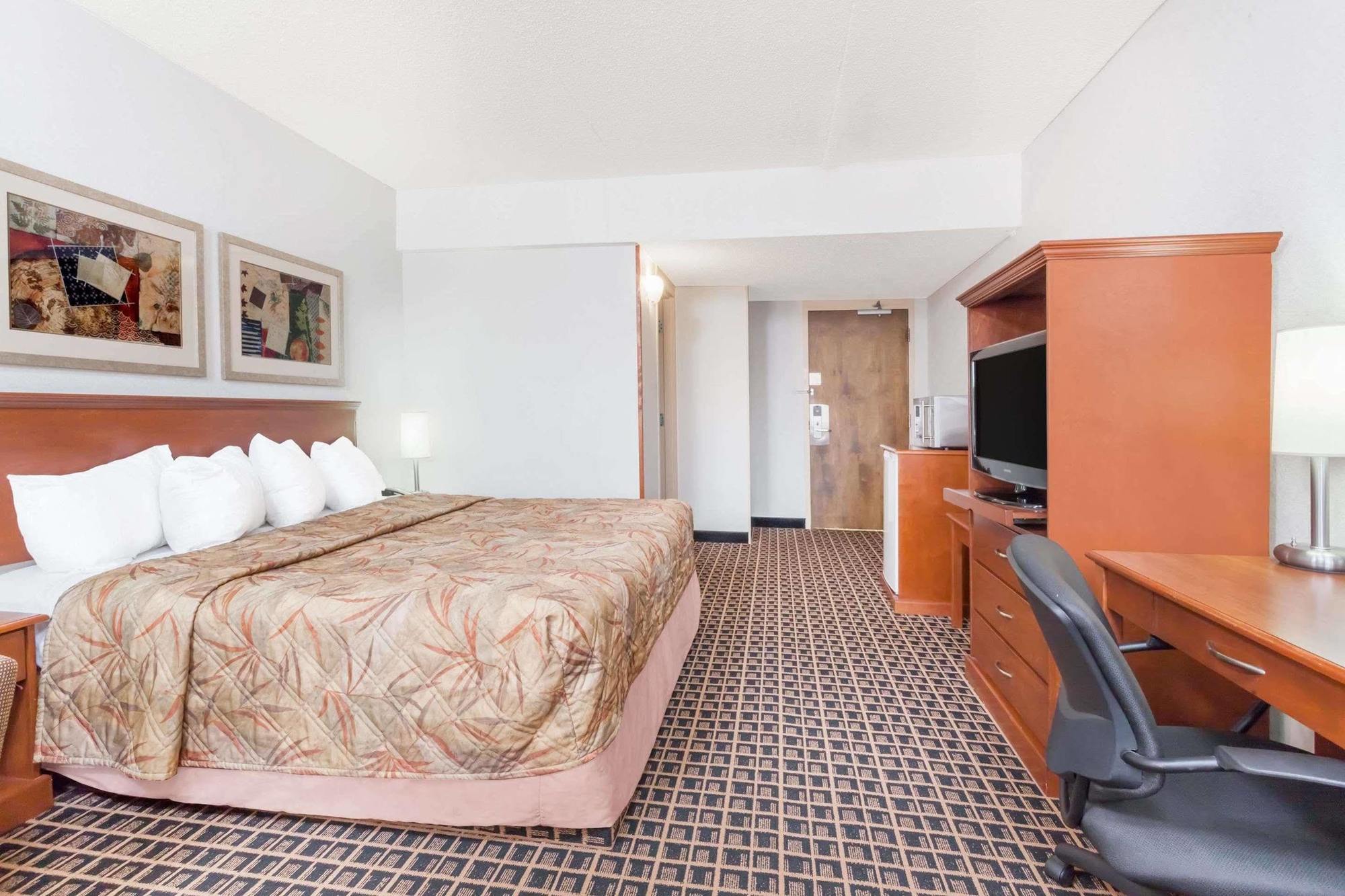 Ramada By Wyndham Yorkton Hotel ภายนอก รูปภาพ