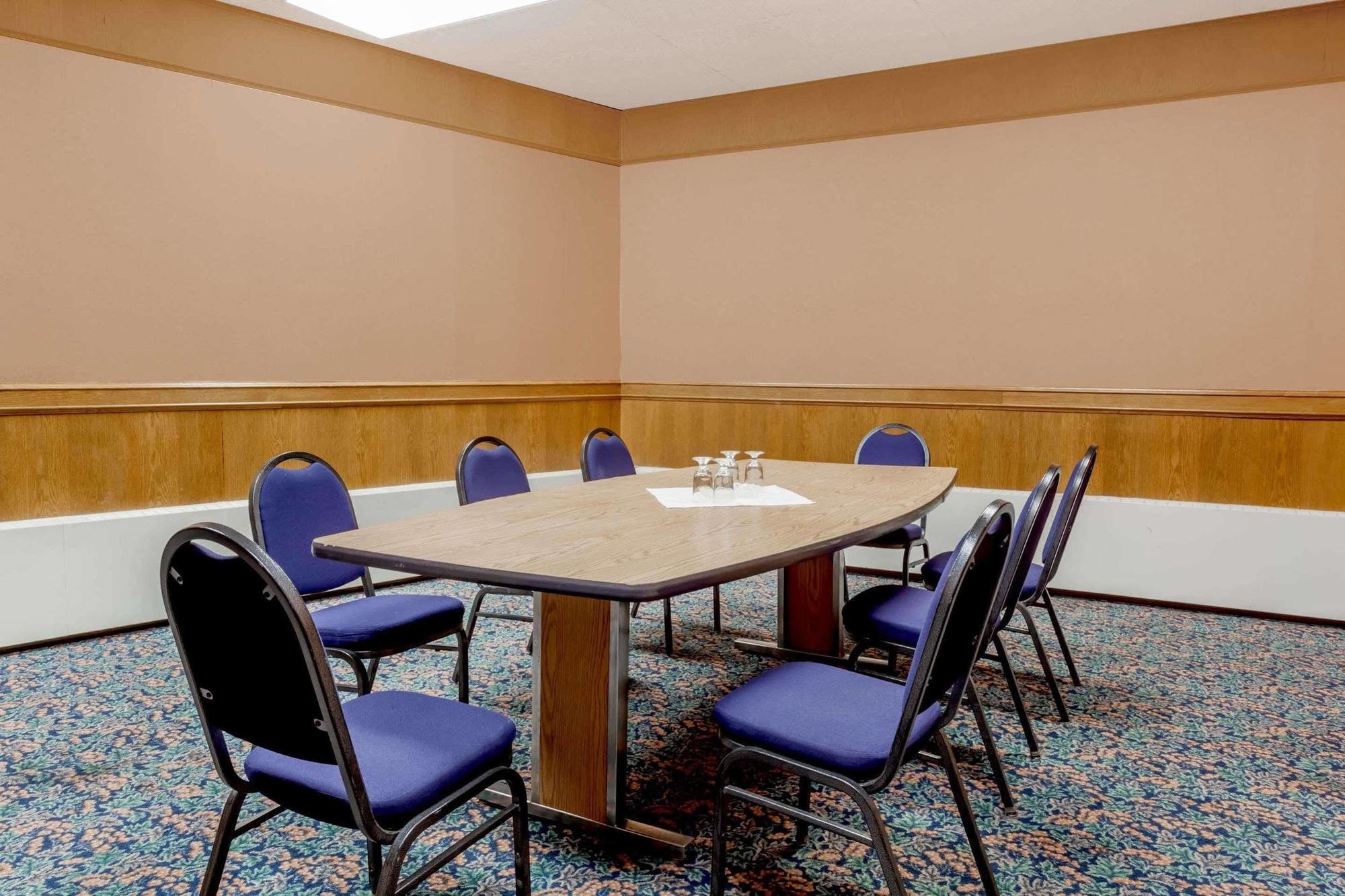 Ramada By Wyndham Yorkton Hotel ภายนอก รูปภาพ