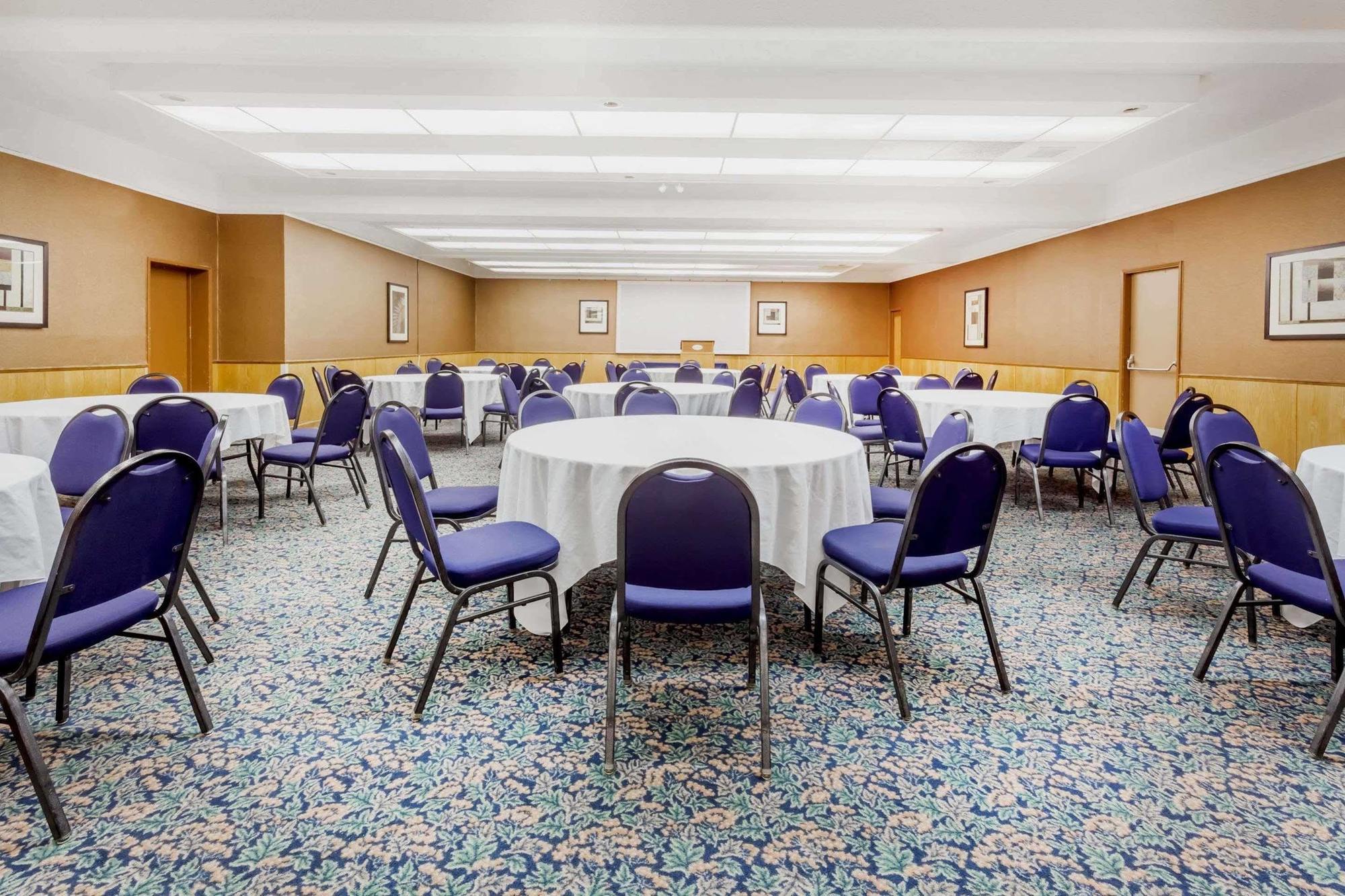 Ramada By Wyndham Yorkton Hotel ภายนอก รูปภาพ